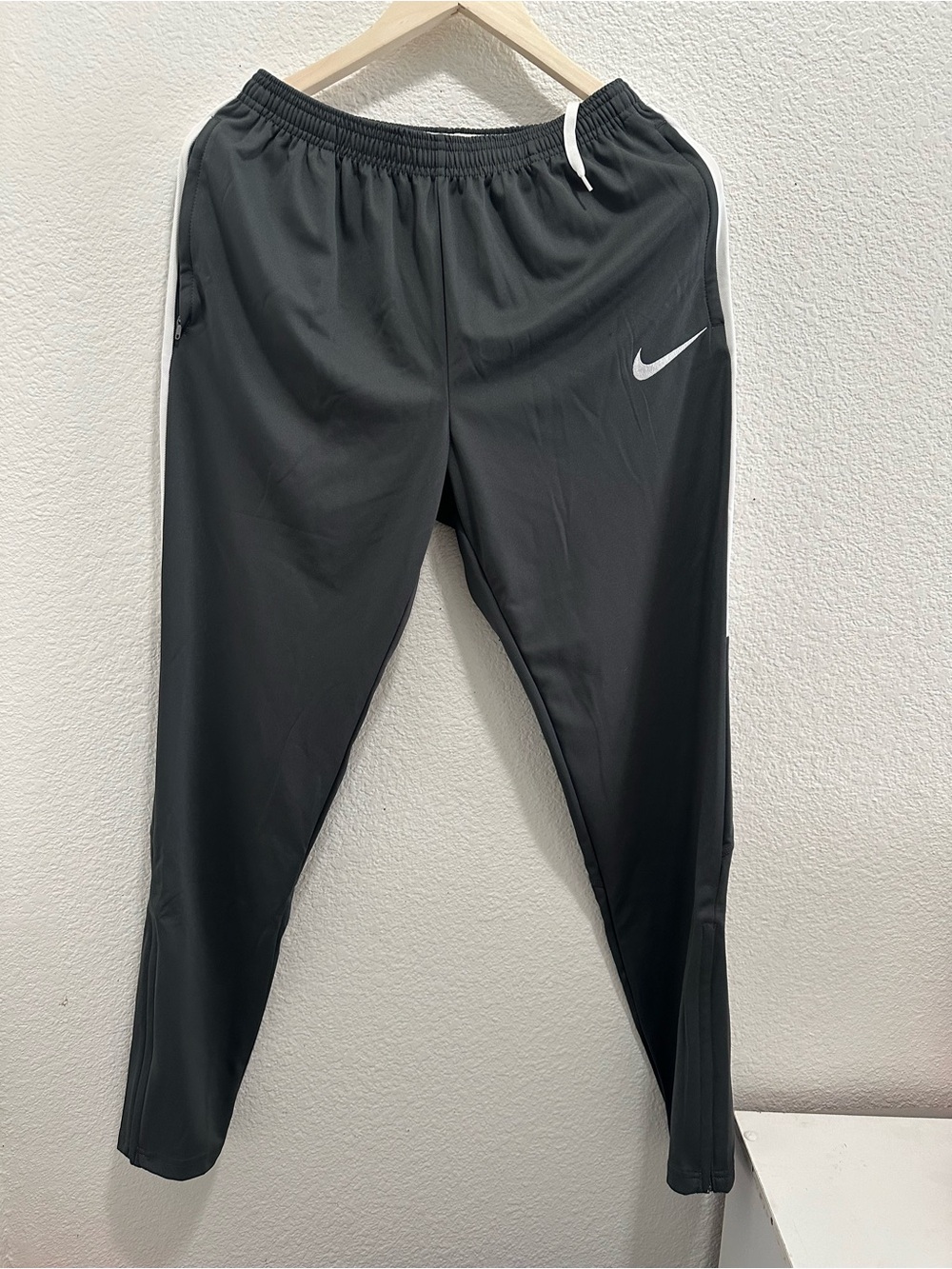 Men’s Nike dry-fit soccer pants S